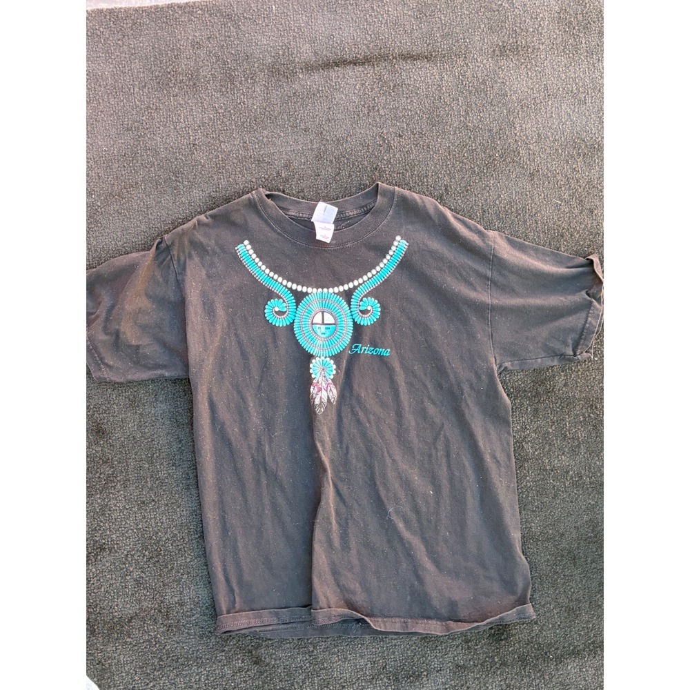 Gildan Arizona Turquoise Squash Blossom Necklace Graphic T-Shirt Black Large